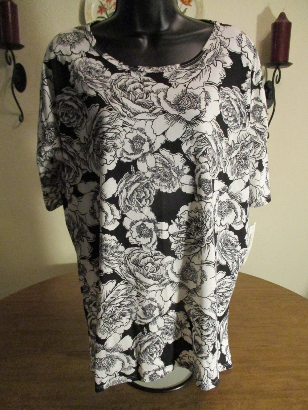 LULAROE IRMA SHIRT BLACK & WHITE FLORAL SIZE SMALL